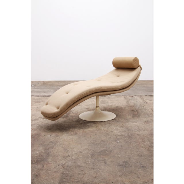 Vintage Lounge armchair reupholstered from the 1960s in the style of Knoll. Discover the perfect combination of retro...