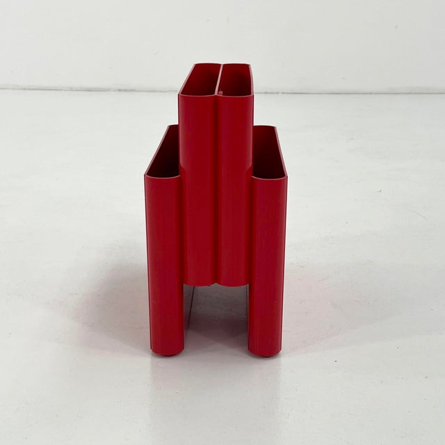 Red Magazine Rack by Giotto Stoppino for Kartell, 1970s, in Good conditions. Designed 1970 to 1979 This piece has an...