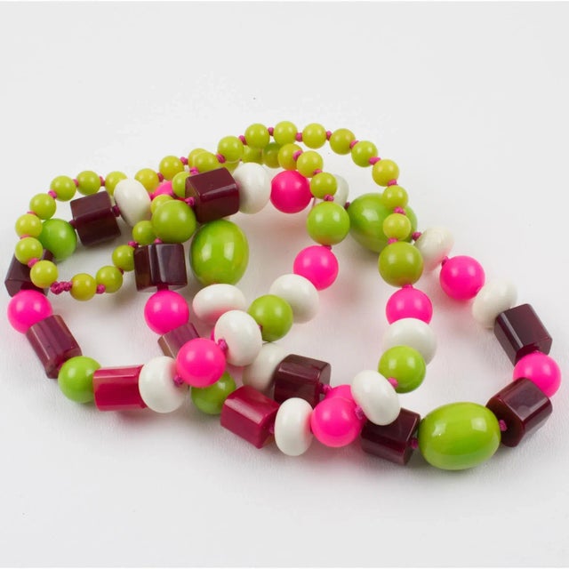 Green Bakelite and Lucite Long Necklace White, Hot Pink, Apple Green Beads For Sale - Image 8 of 12