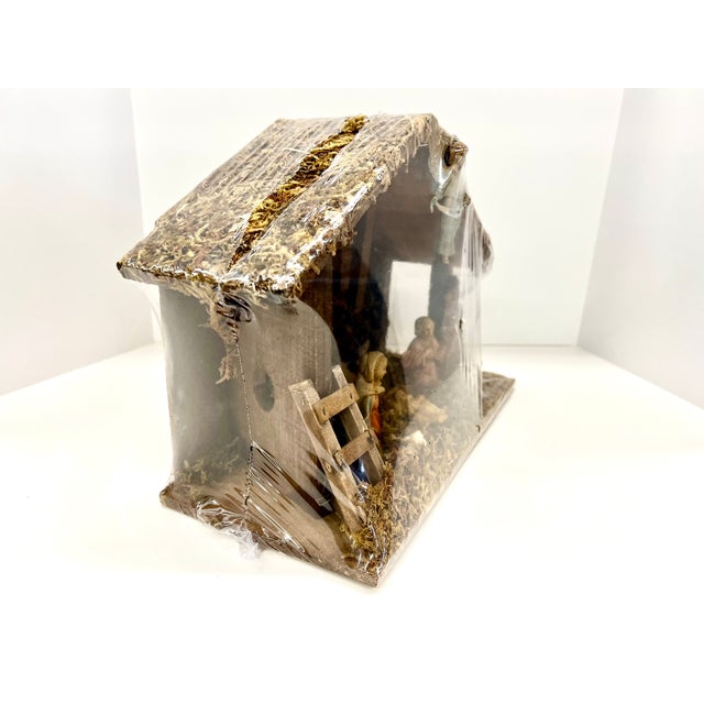 Textile Vintage Made in Italy Nativity Presepio Set – 8 Pieces With Rustic Italian Stable For Sale - Image 7 of 9