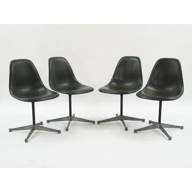 Herman Miller Set of Eames upholstered side chairs by Herman Miller For Sale - Image 4 of 8
