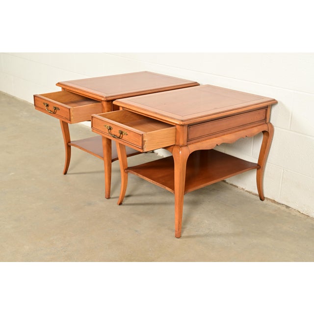 Hekman French Provincial Louis XV Carved Walnut Nightstands or Side Tables, Pair For Sale In South Bend - Image 6 of 16