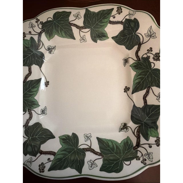 English 1950s Wedgwood Napoleon Ivy Queen's Ware Square Handled Cake Plate 10.5" For Sale - Image 3 of 7