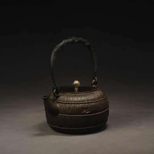 1930s Showa Tetsubin Traditional Kettle, Japan, 20th Century, 1930s For Sale - Image 5 of 13