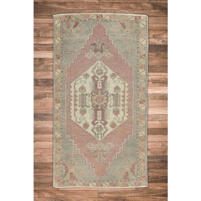 1960s 1960s Gray & Red Vintage Turkish Mini Rug 1'9" X 3'2" For Sale - Image 5 of 5