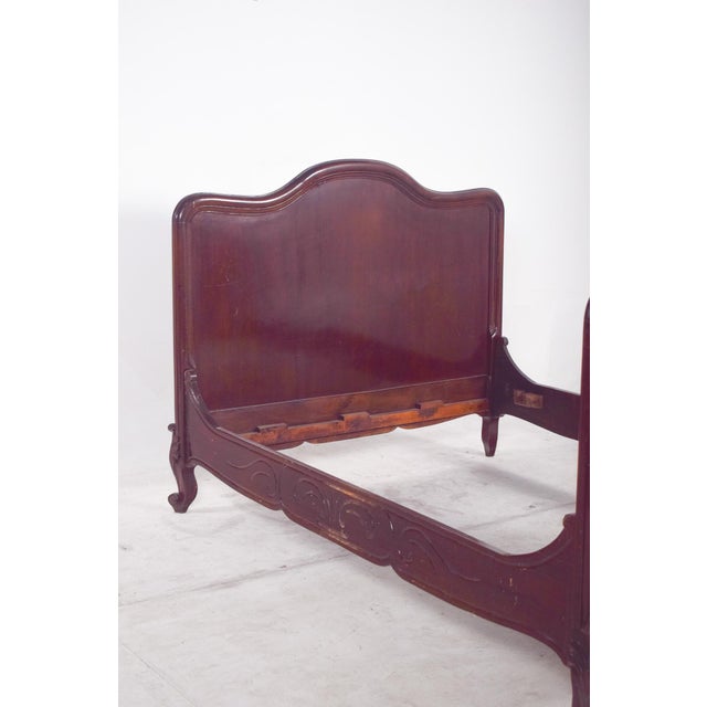 Louis XV French Bed in Mahogany, 1890 For Sale - Image 4 of 10