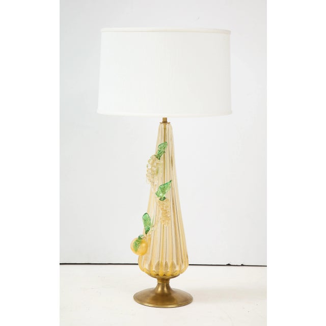 1960s modern Murano glass table lamp with brass hardware. Newly restored and rewired ready to use.