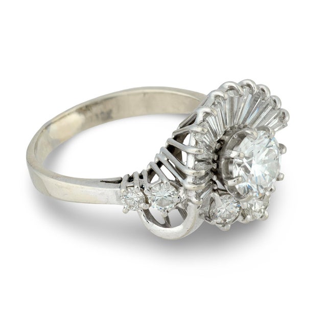 1960s Mid Century 2.00 Carat Total Weight Diamond 18k Yellow Gold Ring, Size 7 For Sale - Image 4 of 6