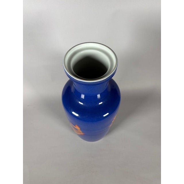 Ceramic CHINA, 19th century. Porcelain vase with a scroll decorated with carp on a powder blue background. For Sale - Image 7 of 9