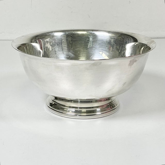 Gorham Silver Co. 1970s Vintage Hollywood Regency Chippendale Gorham Silverplate Revere Serving 8” Footed Serving Bowl For Sale - Image 4 of 8