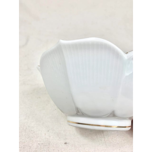 Vintage Scalloped Edge Chinoiserie Bowl For Sale - Image 9 of 12