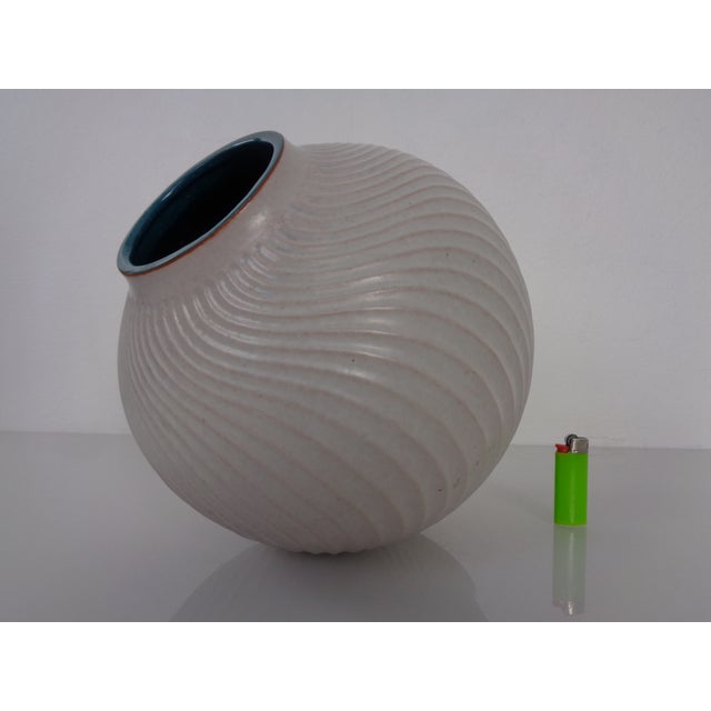 1960s Large 18-25 Wave Ceramic Vase from Carstens Tönnieshof, Germany, 1960s For Sale - Image 5 of 14