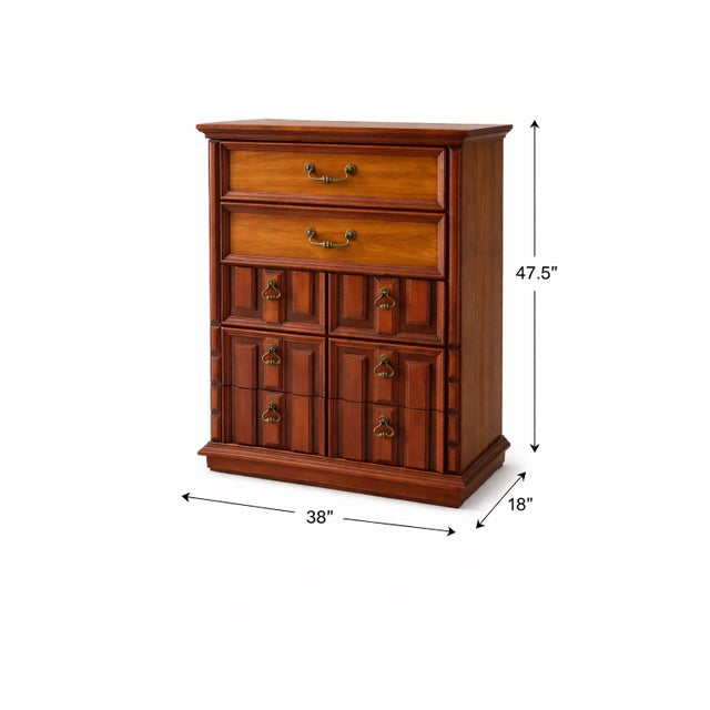 1970s Traditional Revival Five-Drawer Chest in the Manner of Drexel – Warm Brown Mahogany Finish For Sale - Image 4 of 6