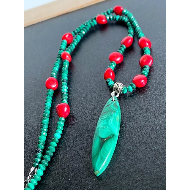 Bottle Green Artisan Genuine Malachite Necklace With Large Sculptural Pendant and Red Bamboo Seeds Detail For Sale - Image 8 of 17
