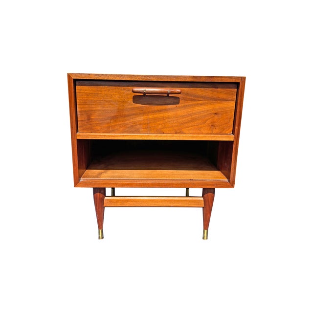 Vintage Mid Century Modern End or Side Table Nightstand in Danish Style. No tags. Single piece. Beautiful modern design...