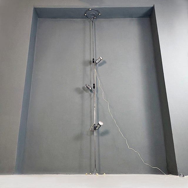 1970s Italian Modern Steel Floor-to-Ceiling Lamp attributed to Francesco Fois for Reggiani, 1970s For Sale - Image 5 of 14