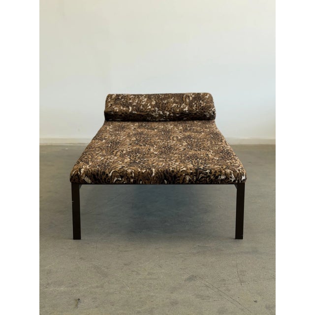 W79 D37 H24 (with pillow) Seat H15.5 D36 W65 This authentic B&B Italia daybed, designed by the legendary Antonio Citterio,...