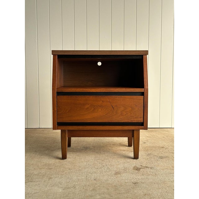 Vintage nightstand by Stanley with solid walnut drawer front, veneered sides, and original laminate top. Recessed black...