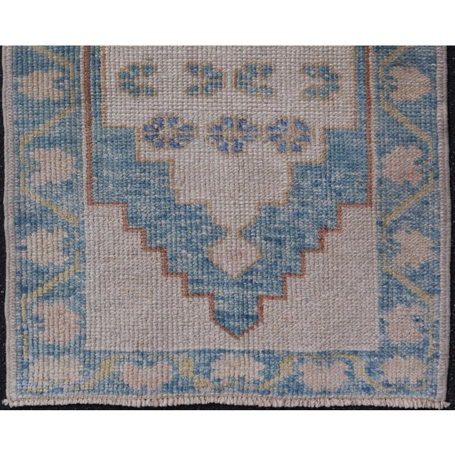 Tribal Modern Turkish Oushak Rug in Blue and Beige Geometric Patterns 2'4" X 3'7" For Sale - Image 3 of 10