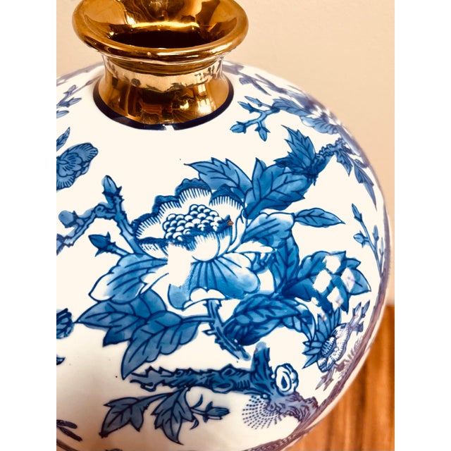 Chinoiserie Large Chinoiserie Bottleneck Vase in Blue Phoenix and Gold Decoration For Sale - Image 3 of 7