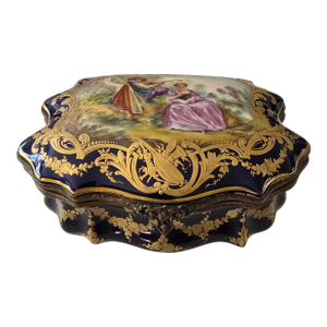 Late 19th Century Antique Sea Shell French Sevres Ridged Jewelry Box Casket