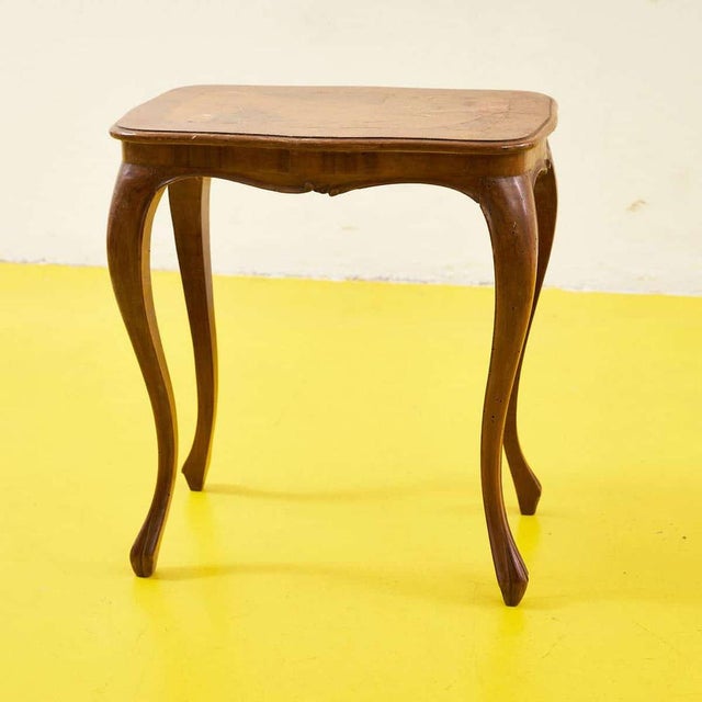 Discover the timeless elegance of this antique table, crafted with care and craftsmanship. Featuring sinuous lines and...