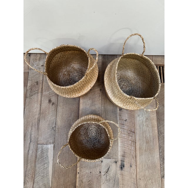 Effortless and versatile, foldable seagrass basket handwoven from pressed seagrass. Its flexible and organic silhouette...