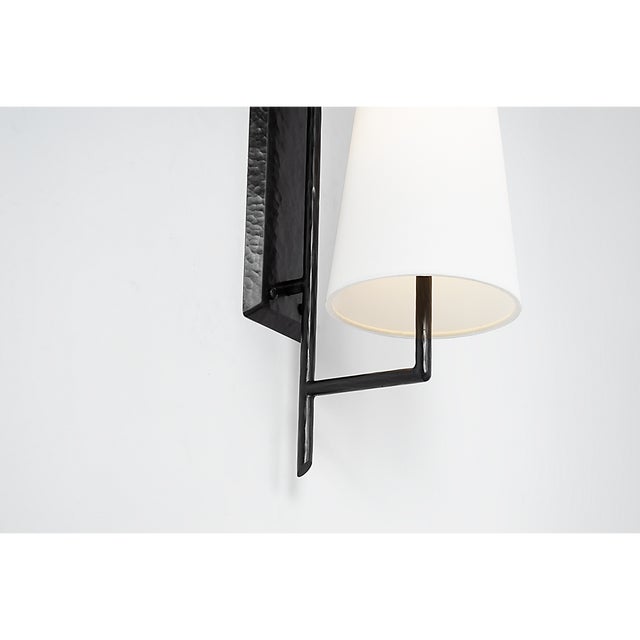 2020s Chapman & Myers for Visual Comfort Signature Ashton Large Single Sculpted Sconce in Aged Iron with Linen Shade For Sale - Image 5 of 8