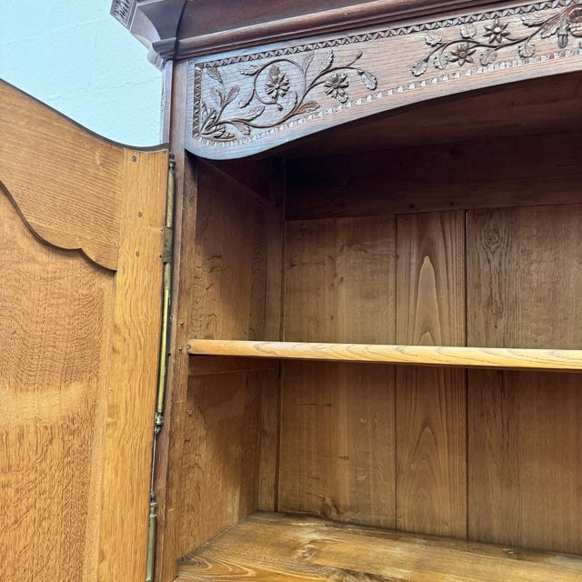 Large French Provençal Country Wardrobe in Carved Oak, 17th Century For Sale - Image 9 of 18