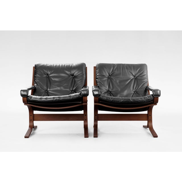 Vintage Siesta Chairs and Ottoman in Brown Leather and Plywood by Ingmar Relling for Westnofa, 1960s, Set of 3 For Sale - Image 3 of 5