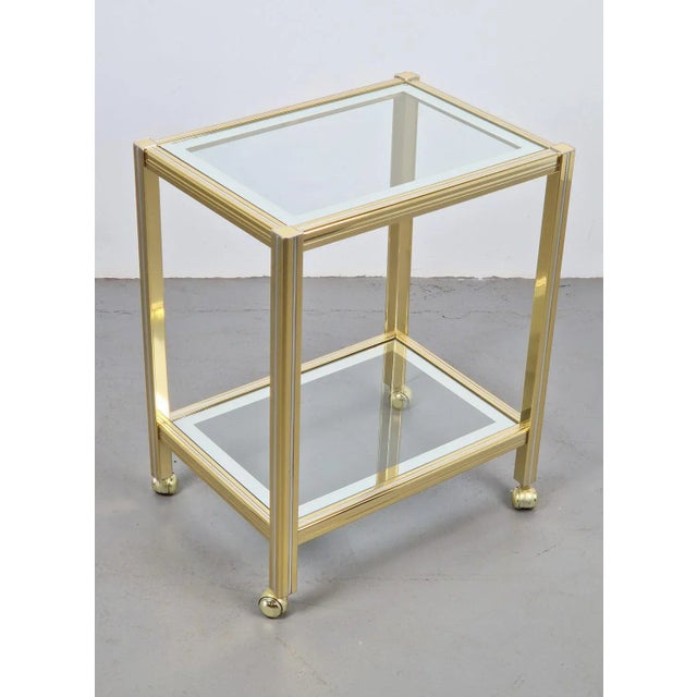 1970s Vintage Regency Two-Tone Serving Trolley in Brass & Glass, 1970s For Sale - Image 5 of 9