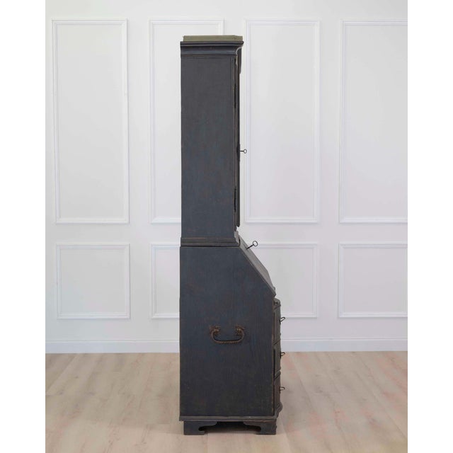 Swedish 18th Century Baroque Vitrine For Sale - Image 4 of 12