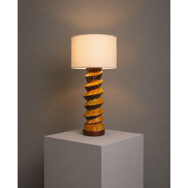 American Mid-Century Modern, Large Table Lamp, Orange Ceramic, Walnut, USA, 1960s A large brutalist style table lamp...
