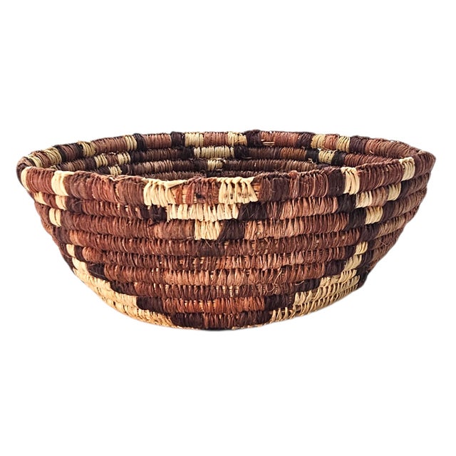 Contemporary Southwestern Coiled Basket Bowl With Devil’s Claw Pattern, 6.25" For Sale - Image 3 of 9