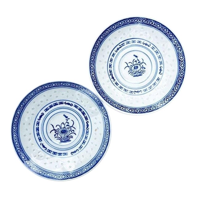 Late 20th Century Blue and White Rice Eye Chinoiserie Decorative Plates - Set of 2 For Sale