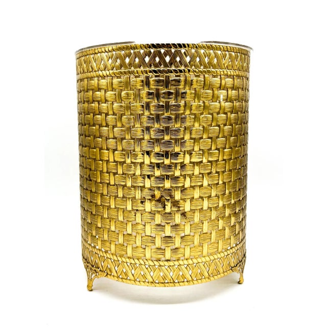 Vintage Brass Wastebasket With Basketweave Design and Transparent Plastic Liner – Hollywood Regency / Mid-Century / Glam Style For Sale - Image 9 of 15