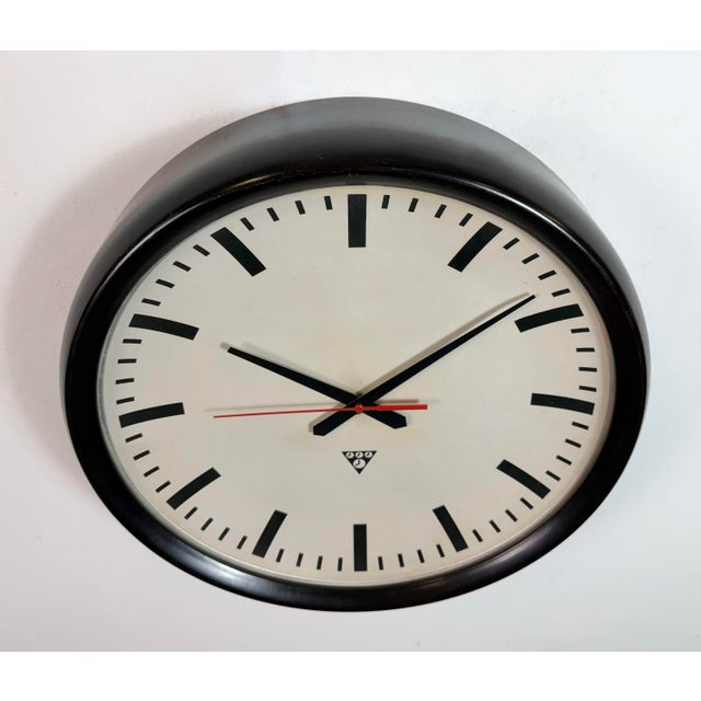 Large Industrial Bakelite Factory Wall Clock from Pragotron, 1960s For Sale - Image 4 of 17
