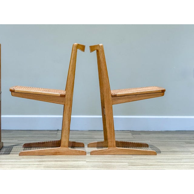 Wood Mid-Century Circular Dining Table in Elm and Chairs in Rattan, 1960s, Set of 5 For Sale - Image 7 of 12