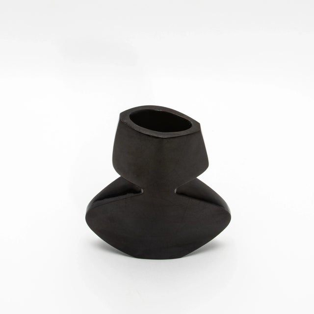 Modern Sculptural Vase in Black Shell by R&y Augousti For Sale In Los Angeles - Image 6 of 7