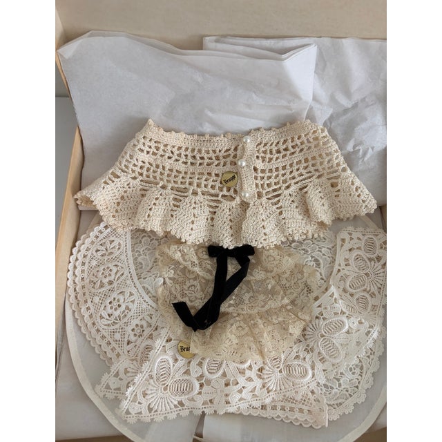 Vintage Handmade Brugge Belgian Lace Collar Collection With Lace Cravat in Original Neiman Marcus Box – Set of 5 For Sale In Orlando - Image 6 of 17