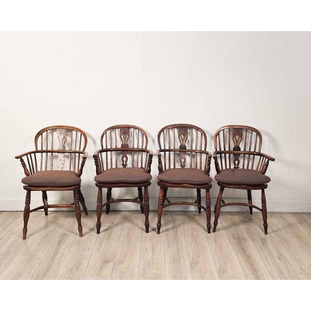 A set of six antique English oak Windsor armchairs, 19th century. Seat height 20" with cushion, 17.25" without.