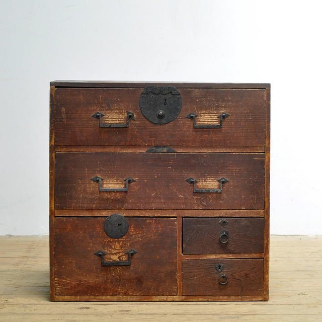 Small Japanese Chest of Drawers, 1900s, in Good conditions. Designed 1890 to 1919