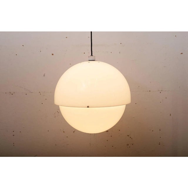 Kartell Model 4055 Height-Adjustable Floor Lamp in White Metal with Plastic Hemisphere Shade by Luigi Bandini Buti for Kartell, 1965 For Sale - Image 4 of 10