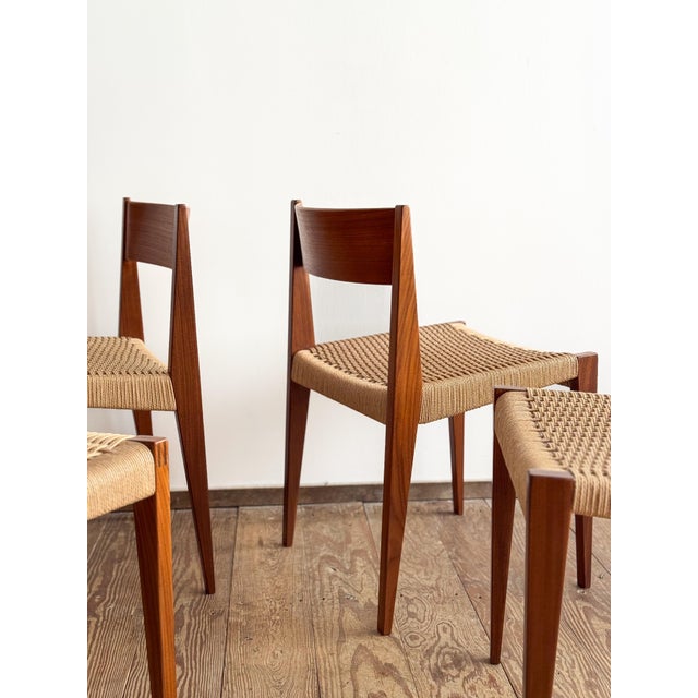 Maroon Pia Dining Room Chairs in Walnut with Wickerwork by Poul Cadovius, Set of 6 For Sale - Image 8 of 16