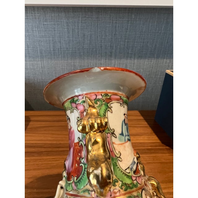 Chinese Mid 20th Century Beautiful Small Famille Rose Vase For Sale - Image 3 of 3