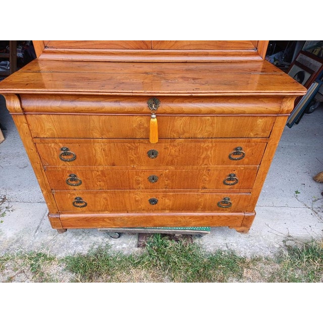 19th Century Glass-Topped Chest of Drawers For Sale - Image 3 of 13