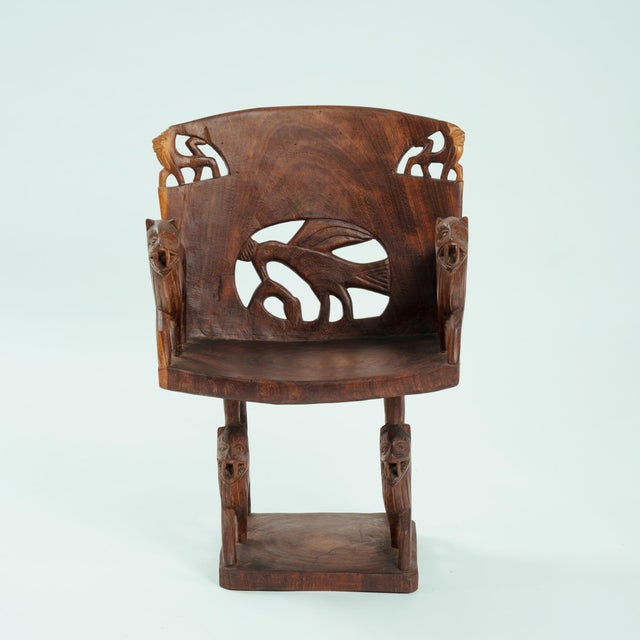 20th Century Fon Dignitary Monoxyl Carved Wood Armchairs and Table Set, Benin, 1954, Set of 3 For Sale - Image 6 of 18