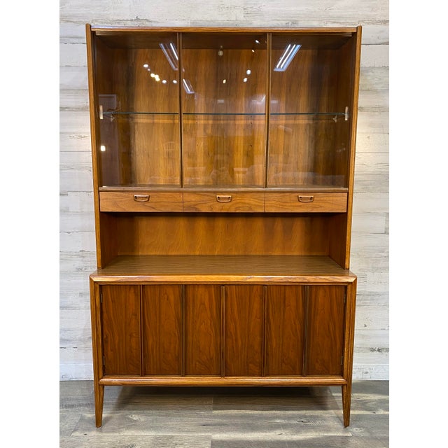 Mid-Century Modern 1960s Mid-Century Modern Keller Walnut Hutch / China Cabinet For Sale - Image 3 of 11
