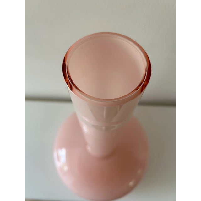 Postmodern 1980s Postmodern Pink Glass Bottle Vase-Laslo for Mikasa For Sale - Image 3 of 9