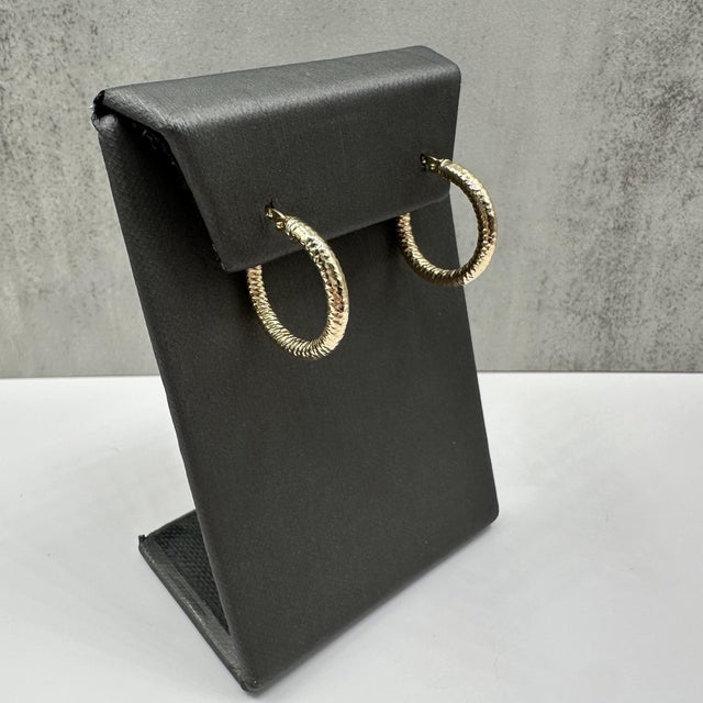 These classic textured hoop earrings in 14kt yellow gold feature a radiant polished finish with a subtle textured design...